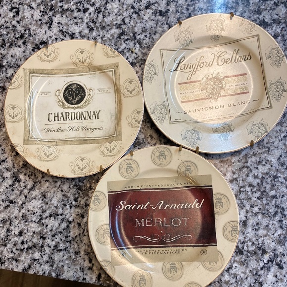 3-piece Vineyard wine label plates with hangers - Picture 1 of 2